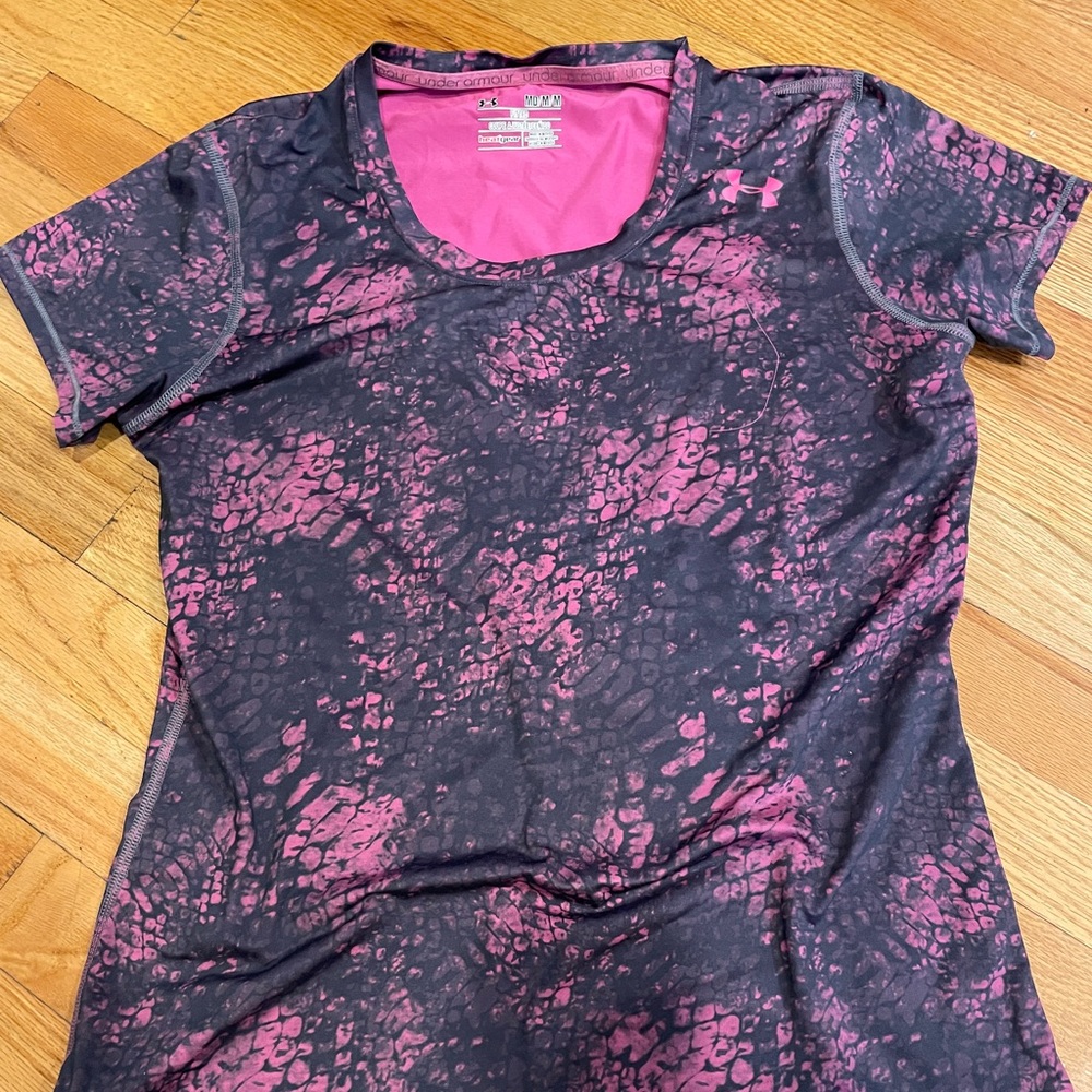 Under Armour top